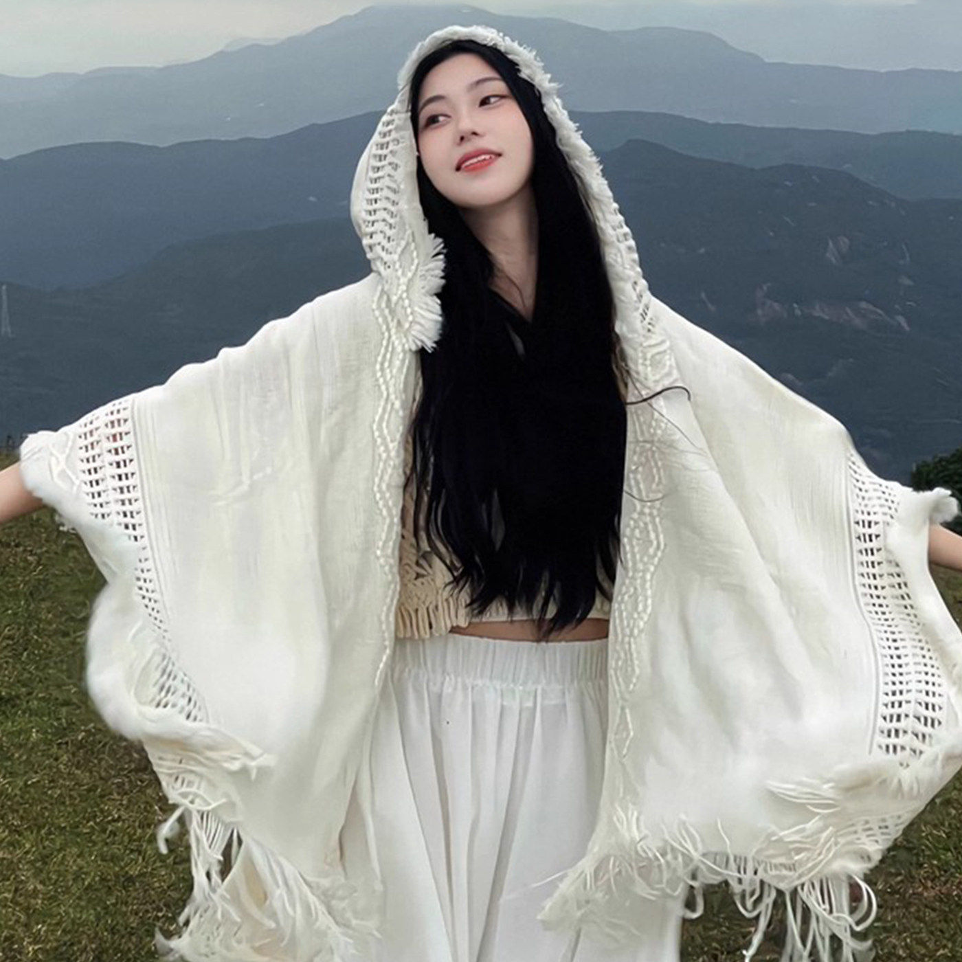 白色棉麻连帽斗篷披风披肩女款
