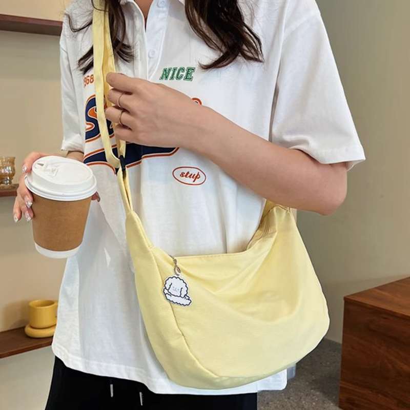 2025新款时尚百搭单肩包女款简约休闲小众设计感少女学生斜挎包包