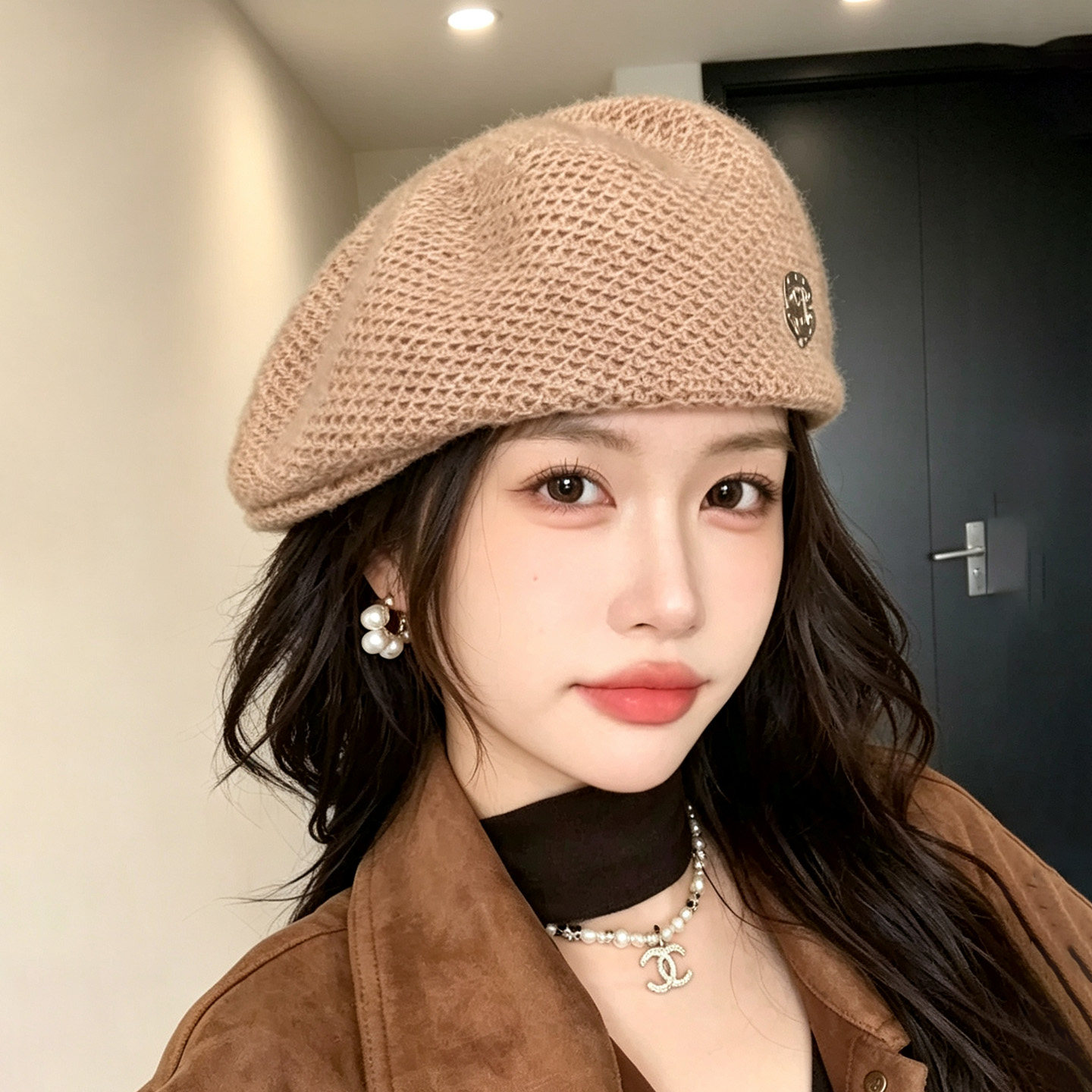 秋季女款显脸小反戴贝雷帽图片