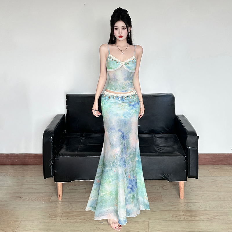 油画晕染印花珠片吊带包臀长裙