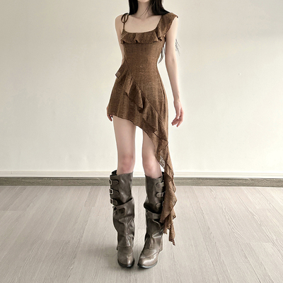 废土风不规则荷叶边吊带连衣裙