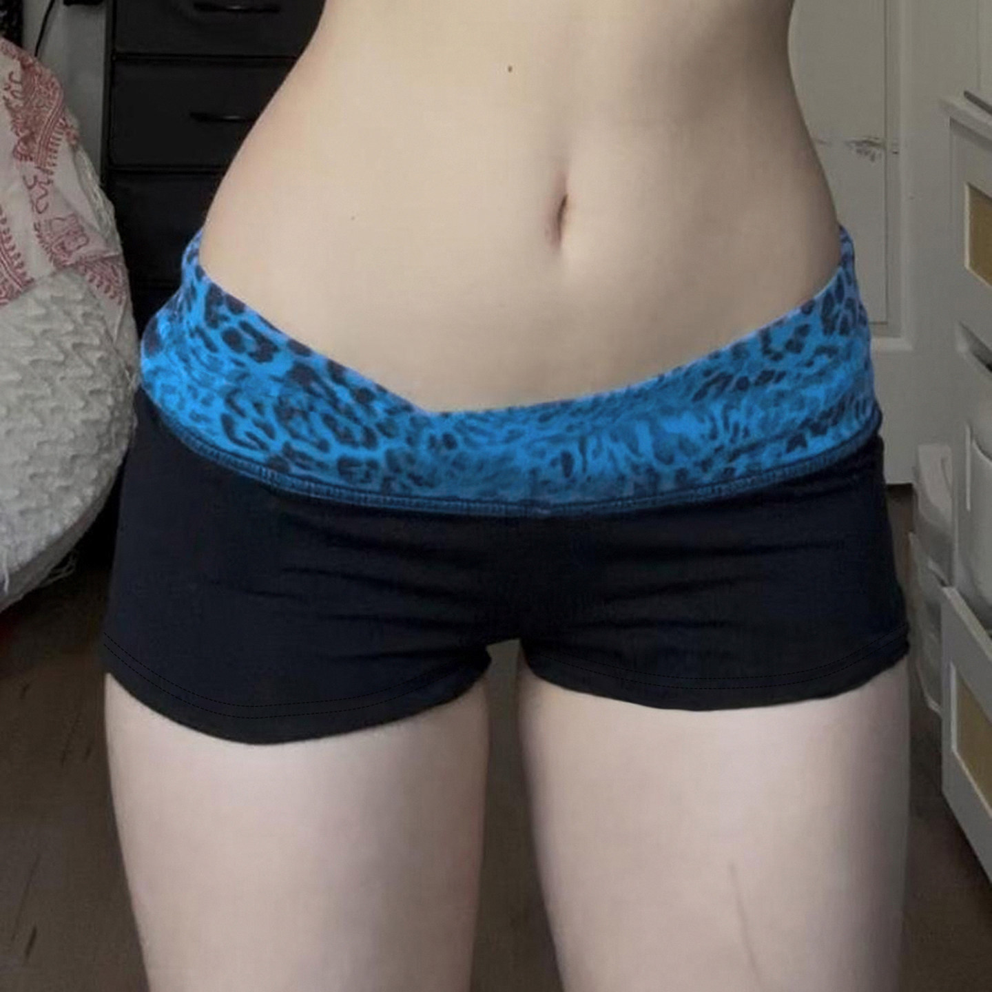 HEYOUNGIRL美式简约蓝色豹纹腰头低腰短裤百搭运动休闲居家热裤潮