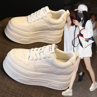 春季真皮内增高小白鞋女款2026新款厚底坡跟8cm巨好看轻便休闲鞋