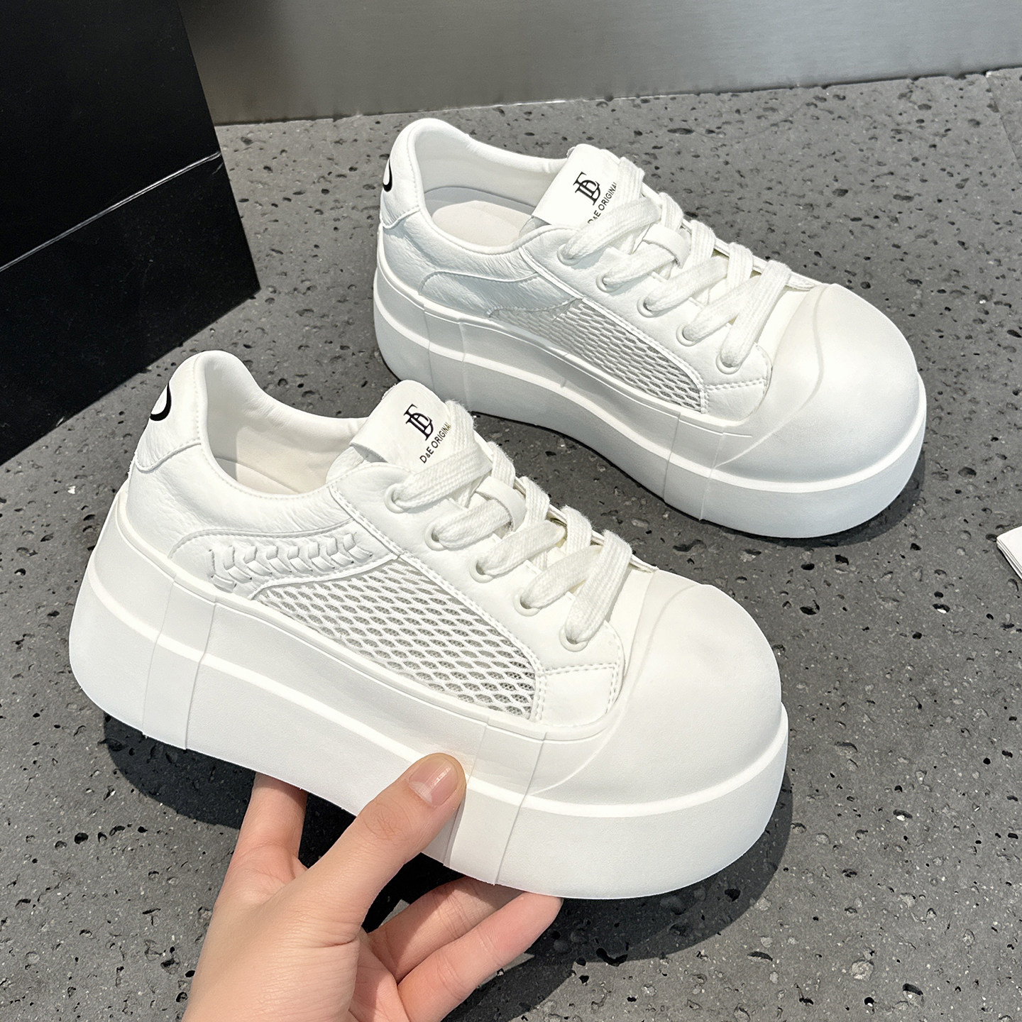 欧洲站透气网面大头小白鞋女2026夏季新款巨好看厚底增高休闲网鞋