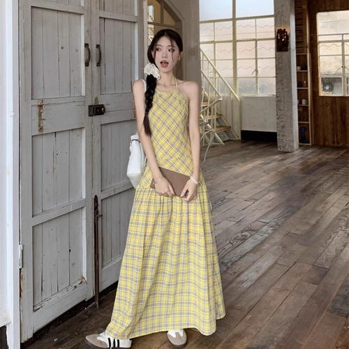 甜辣妹黄色格子挂脖黄色连衣裙