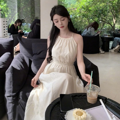 法式气质挂脖吊带背心连衣裙子女夏季2024新款海边度假高级感长裙