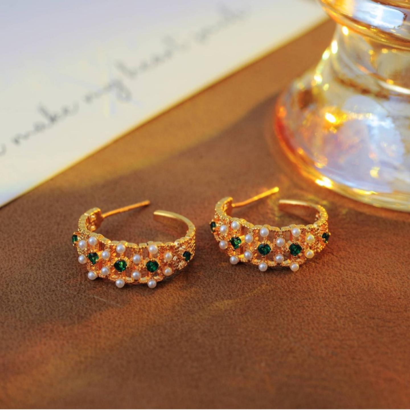 铜镀真金复古宫廷风雕刻蕾丝祖母绿宝石镶嵌珍珠耳环 A10090