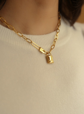 欧美街头复古嘻哈love锁别针项链女锁扣吊坠项链金色冷淡风锁骨链