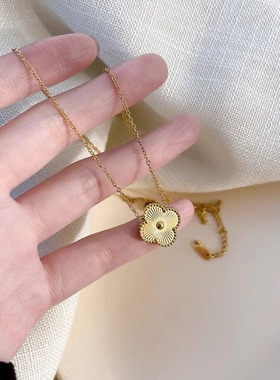 钛钢18k金色镭射四叶草项链女小众设计感吊坠ins轻奢高级感锁骨链
