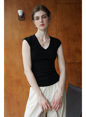 miora studio法式复古黑色针织背心 V领显瘦显白收腰上衣简约气质