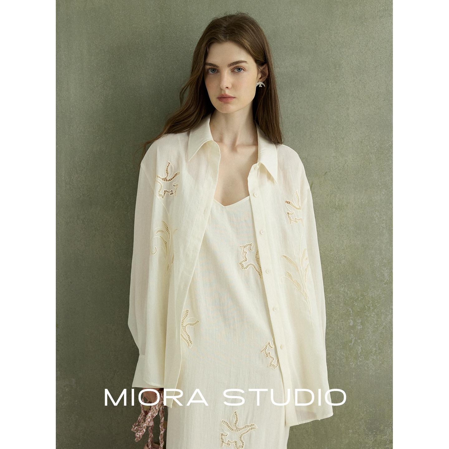 miorastudio法式复古杏色鸢尾花镂空刺绣开叉吊带连衣裙衬衫套装