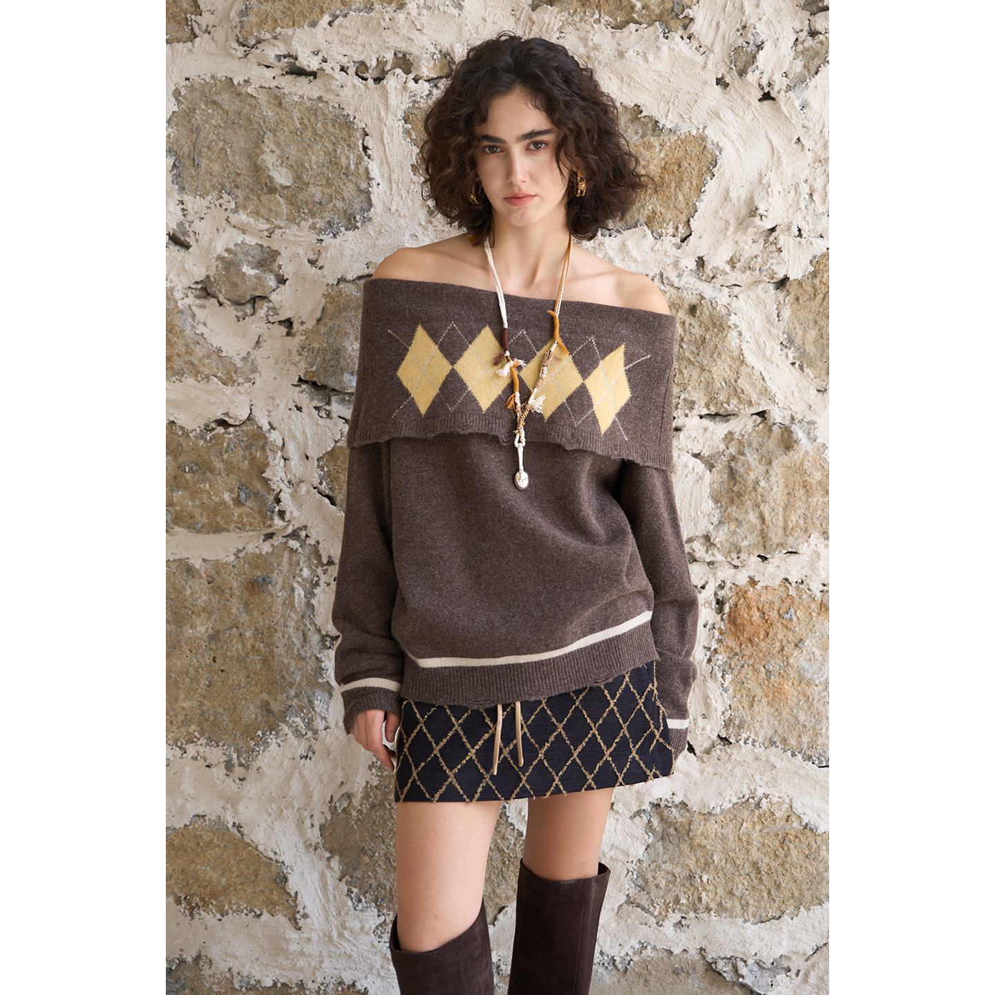 MioraStudio法式复古棕色费尔岛一字肩上衣菱形格针织衫显瘦毛衣