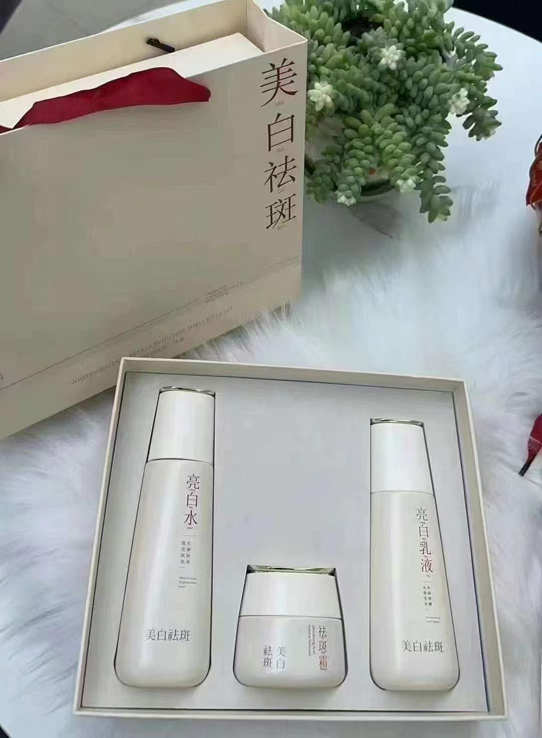 美白祛斑护肤品套装美白淡斑滋润清爽水润温和新款正品女三件礼盒