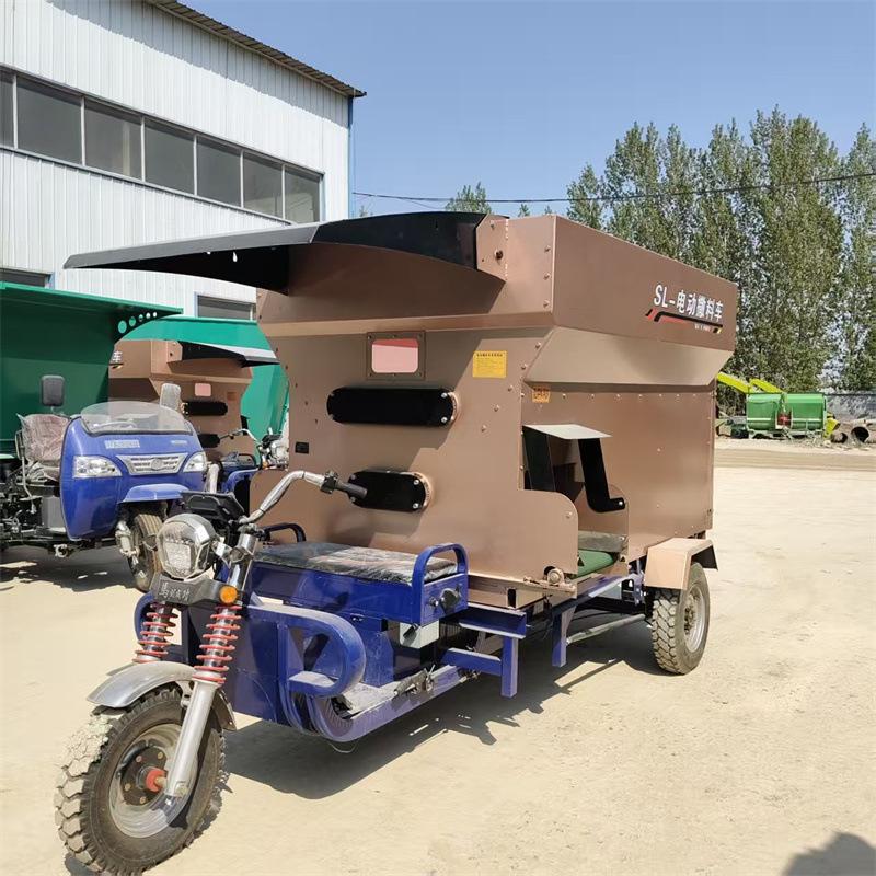 5立方电动撒料车养殖牛羊饲喂投料车蛟龙式双侧出料撒草机