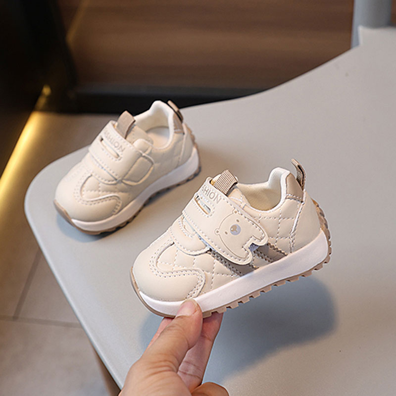 宝宝软底新款春秋婴儿童鞋子0一1到2岁男女运动鞋皮面卡通小白鞋