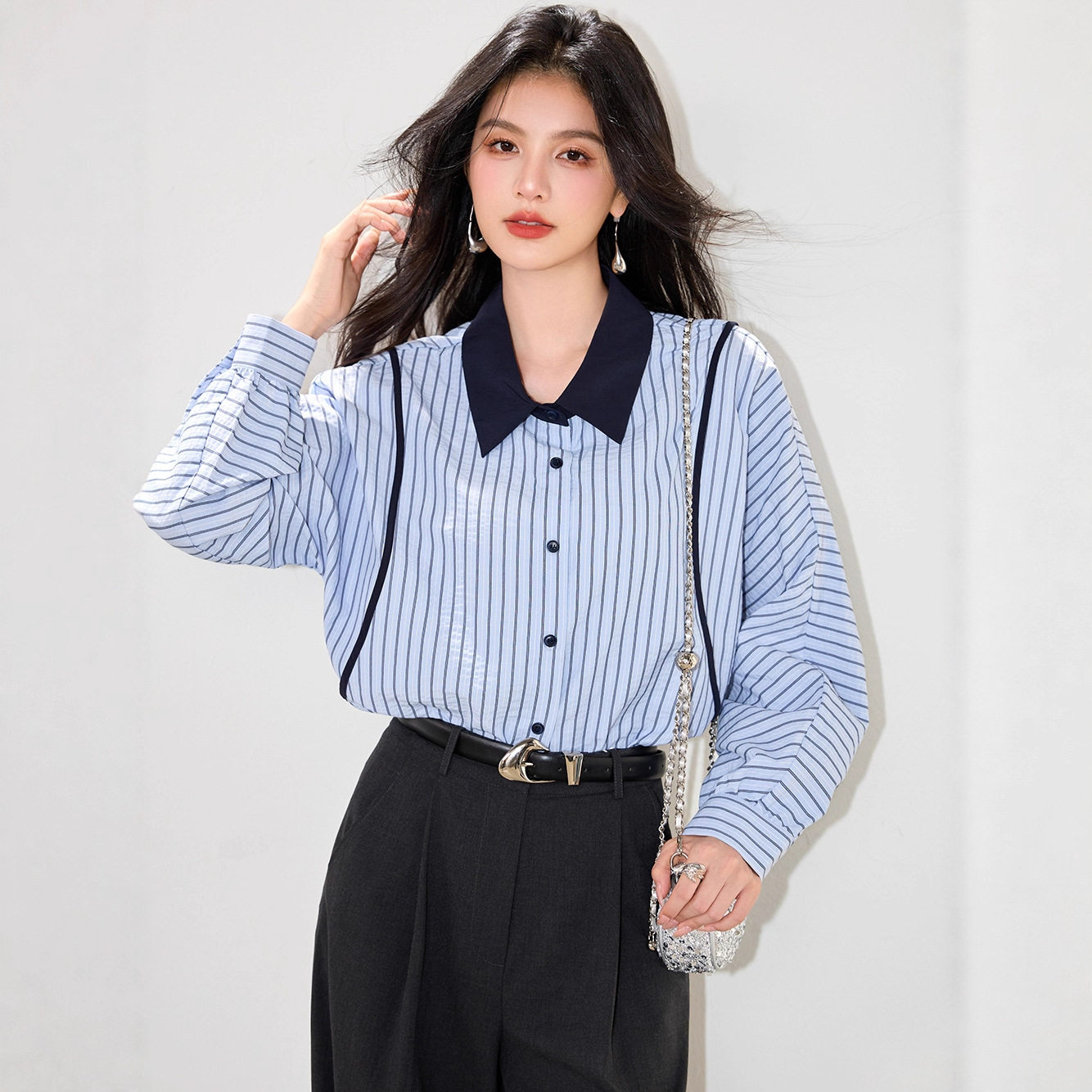 长袖蓝色衬衫女款早秋装2025新款条纹衬衣女士高级感轻奢减龄