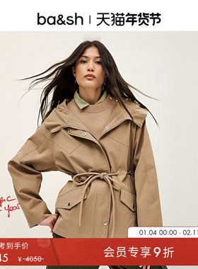 bash2026新款春季复古驼色抽绳收腰连帽设计短款风衣外套1E26ILIO