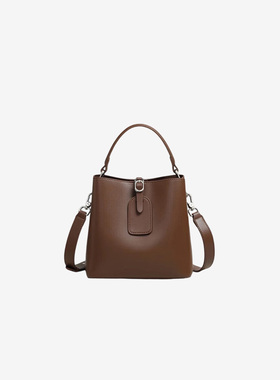 Cale&Klntoe包包女2026款百搭水桶包斜挎女包感大容量真皮单肩包