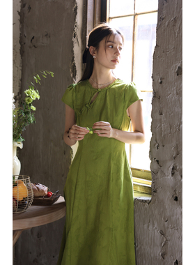 solighter 新中式绿色提花盘扣连衣裙夏季2025新款收腰鱼尾裙长裙