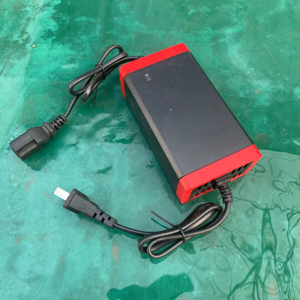 新秀农用12v伏电动喷雾器充电器方头电动打药壶冲电器万能充电器