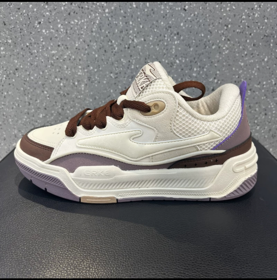 鸿星尔克2025年冬季女鞋板鞋滑板鞋12123401078