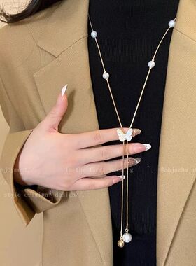 蝴蝶珍珠长款毛衣项链女款2026新款配饰秋冬女生毛衣链轻奢高级感