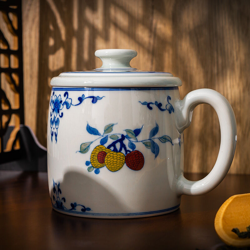 百弘仿古手绘釉下五彩戏鱼图办公杯景德镇茶具手工陶瓷马克杯三果