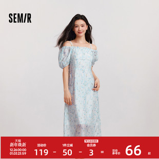 森马连衣裙女一字肩方领吊带长裙肌理碎花裙浅春系Dress light