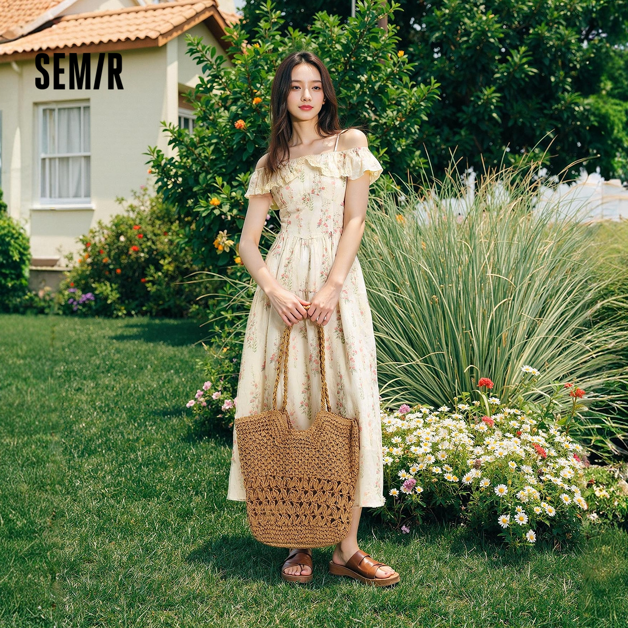 森馬重工碎花荷葉邊吊帶連衣裙女