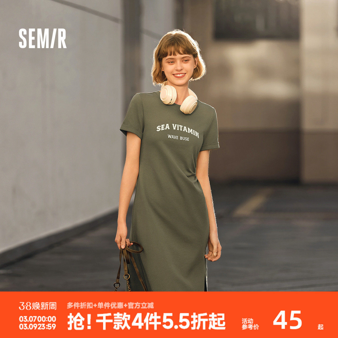 森马连衣裙女复古休闲中长裙简约风夏季小心机字母开叉T恤裙显瘦