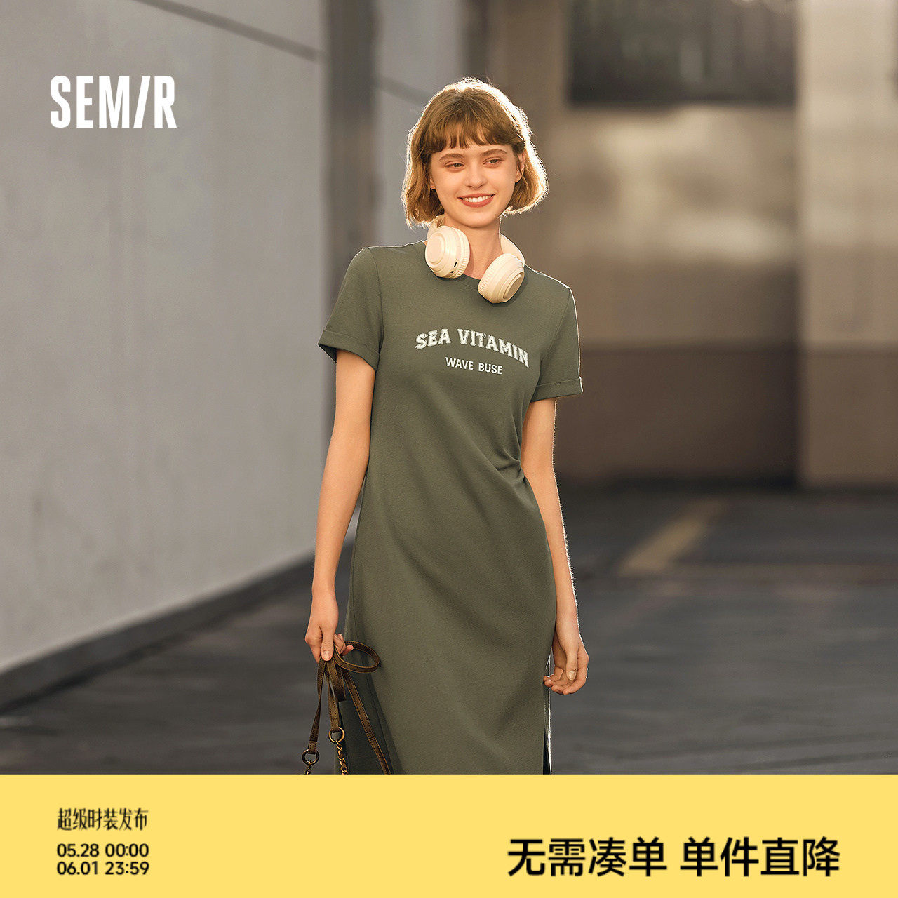 森马连衣裙女复古休闲中长裙简约风夏季小心机字母开叉T恤裙显瘦