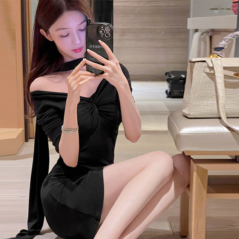 Winema晓雪 黑色 扭结 连衣裙v领飘带性感气质修身显瘦裙子女夏季