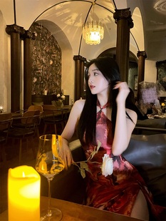 4.12 浓艳型美女防走光挂脖玫瑰连衣裙改良气泡领口设计 买成3k