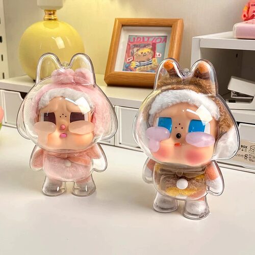 哭娃保护套crybaby保护壳泡泡玛特搪胶挂件展示盒玩偶透明防尘罩