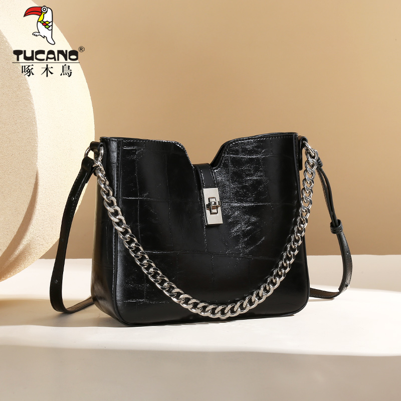 啄木鸟女包2025新款高级感链条手提水桶包轻奢小众时尚单肩斜挎包