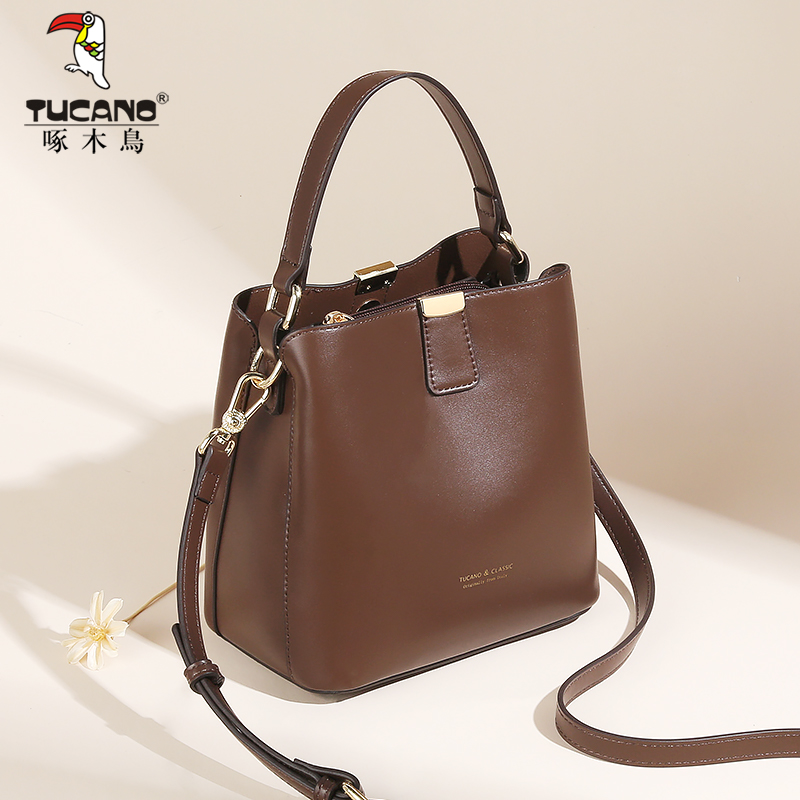 啄木鸟女包2023新款水桶包