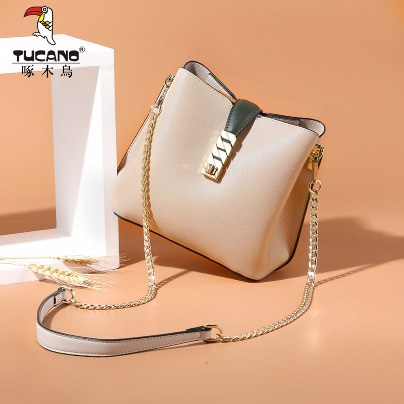 啄木鸟女士包包2022新款潮高级感时尚小众水桶包链条单肩斜挎手提在类目 箱包皮具/热销女包/男包, 女士包袋新, 水桶包中 - 来自Buy2taobao.com提供专业的淘宝代购服务