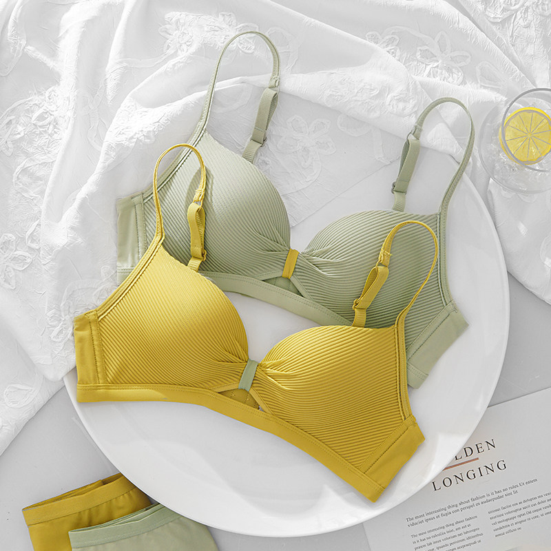 无痕内衣少女小胸聚拢收副乳防下垂平胸专用无钢圈薄款文胸罩套装