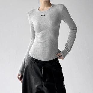 独特显瘦内搭打底衫 简约修身 新款 正肩灰色圆领长t恤女2025秋冬季
