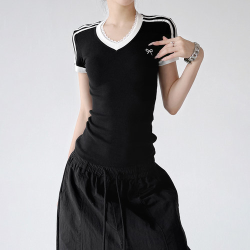 巨好看黑色V领蕾丝边短袖T恤女2026夏季新款修身显瘦高级女士上衣
