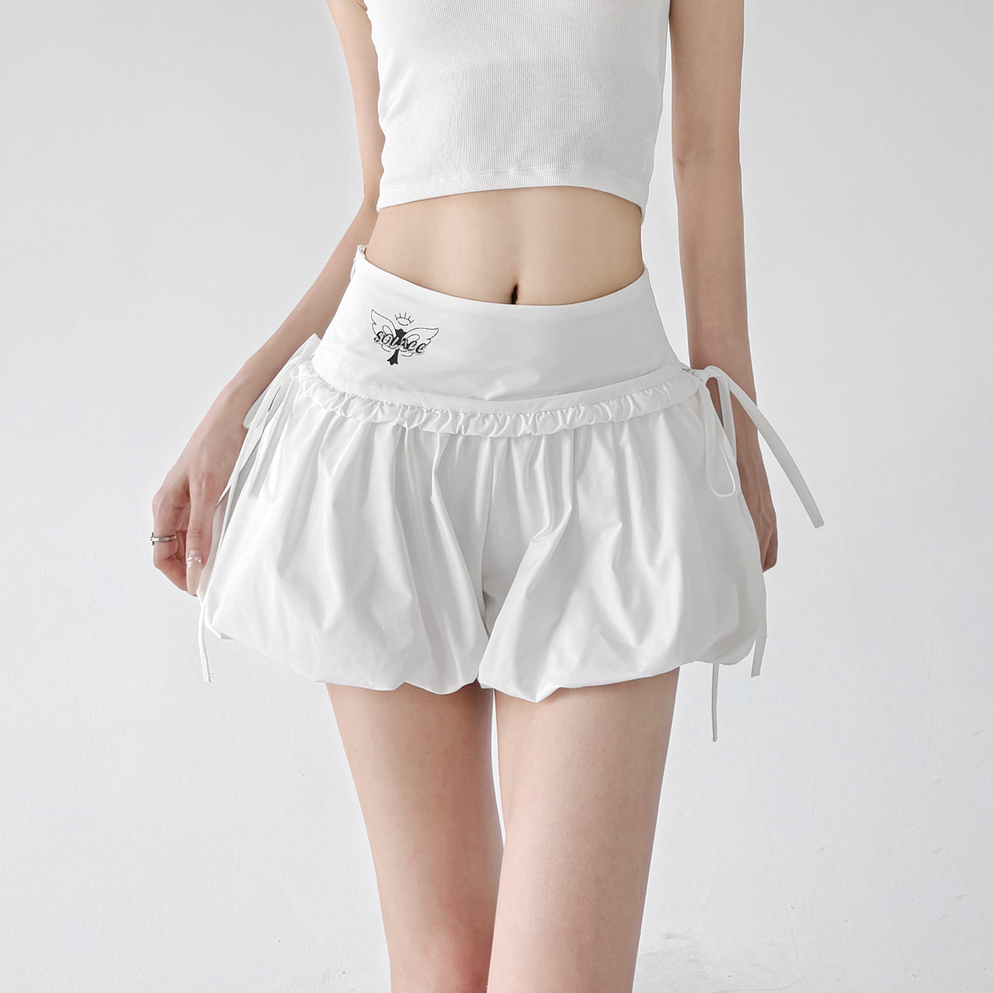 芭蕾风白色高腰短裤女2026夏季新款蝴蝶结绑带花苞裤显瘦蓬蓬裤子