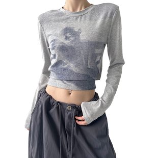 美式灰色人物印花长袖t恤女秋季2025新款复古百搭修身短款上衣潮