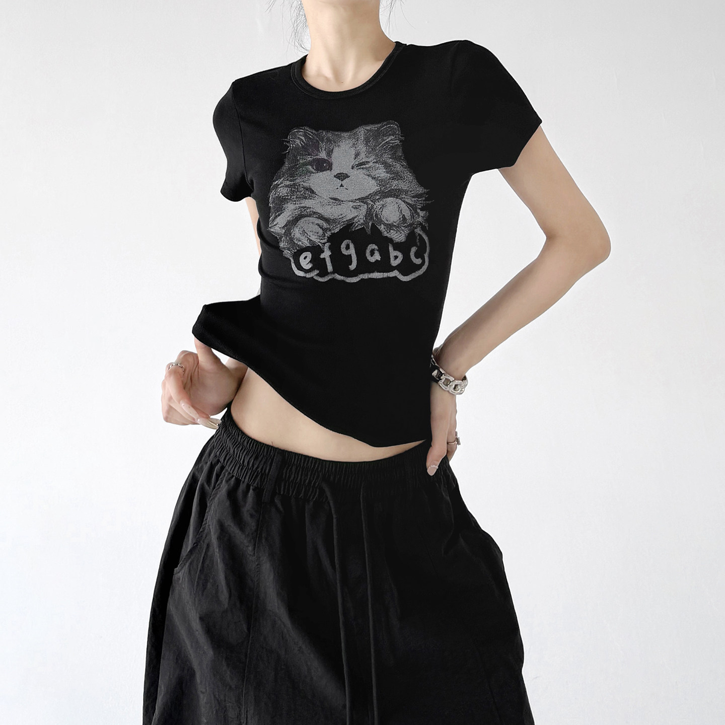 可爱印花短袖T恤女2026年夏装新款黑色圆领修身显瘦上衣潮牌女装图片