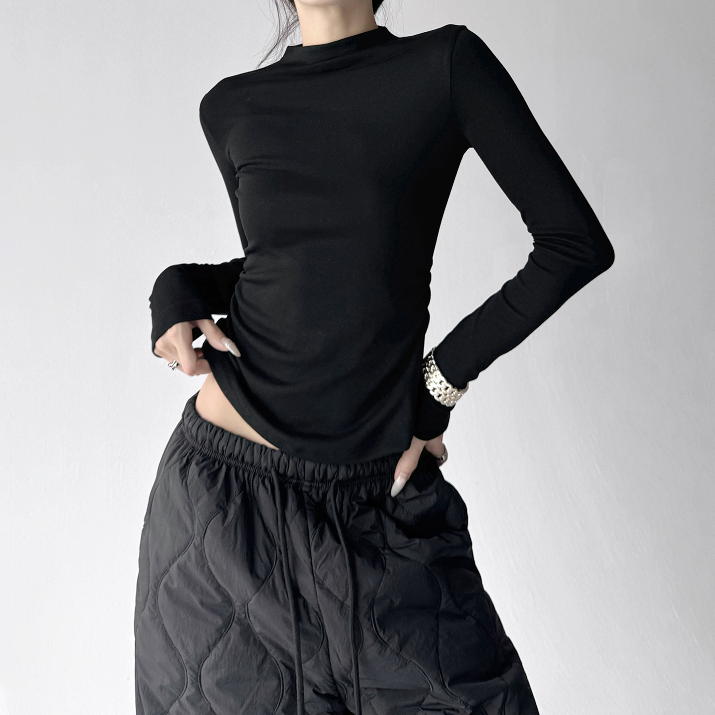 黑色高弹力打底衫女2025冬装新款收显瘦百搭半高领学院风长袖T恤