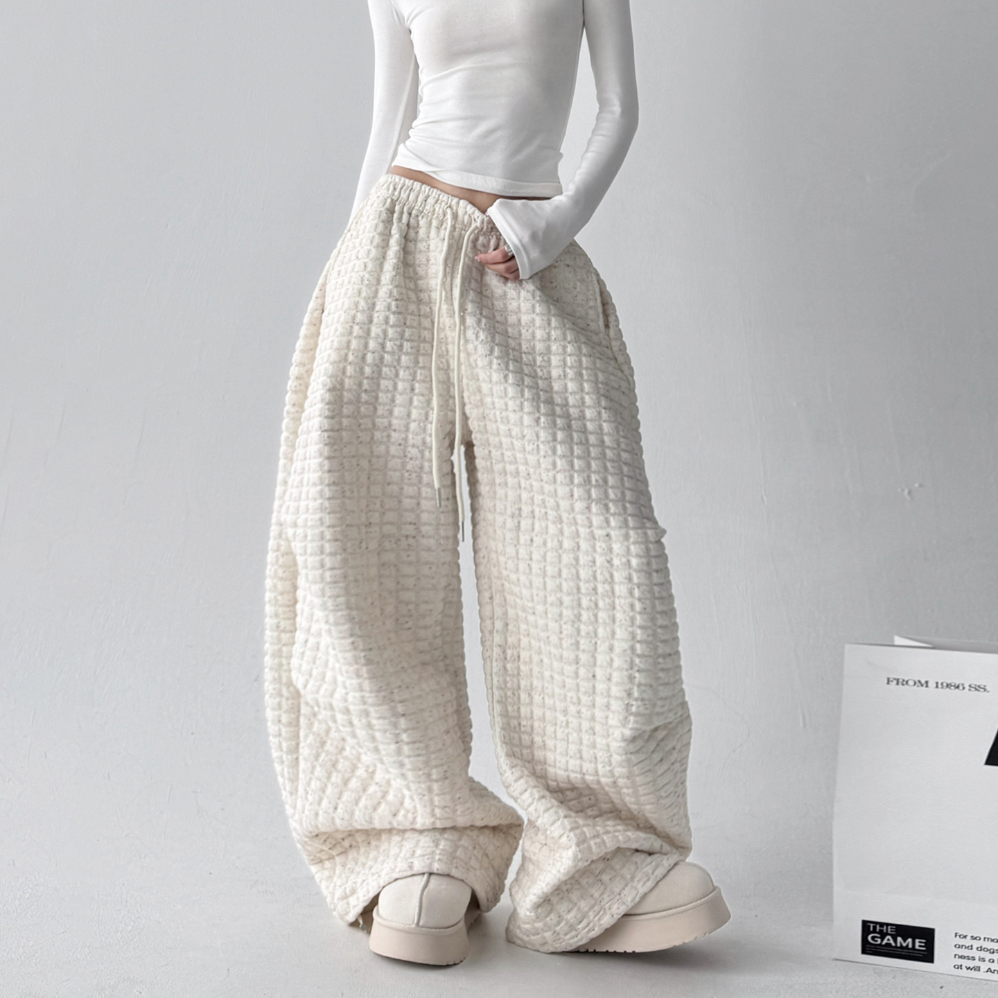 白色慵懒松弛感阔腿裤女秋冬2025新款高腰条纹绗缝夹棉直筒休闲裤