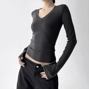 2025秋季 T恤修身 新款 设计感小众V领长袖 显瘦上衣 韩版 深色打底衫