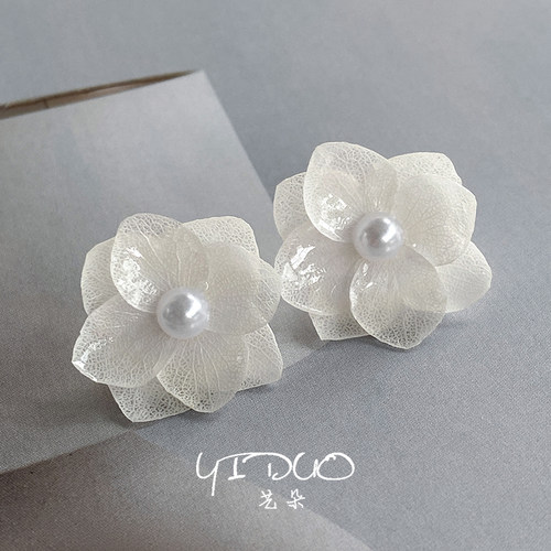 日本绣球花白色花瓣耳钉小众高级感真花永生花耳饰清新仙女温柔风