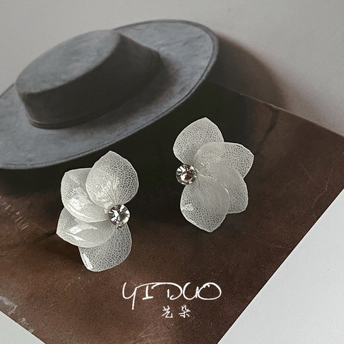 白色绣球永生花女耳钉原创手工干花小众高级感设计森系仙女耳饰