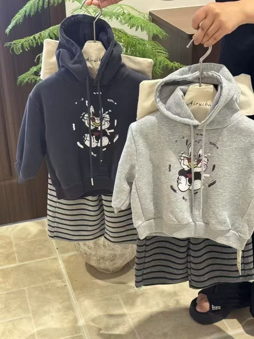 儿童兔八哥卫衣套装秋装男女童中性风连帽卫衣外套条纹裤子两件套