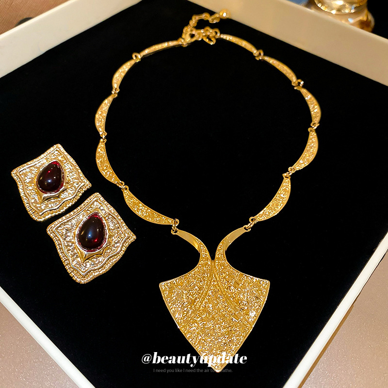 中古风花纹浮雕几何耳钉项链套装